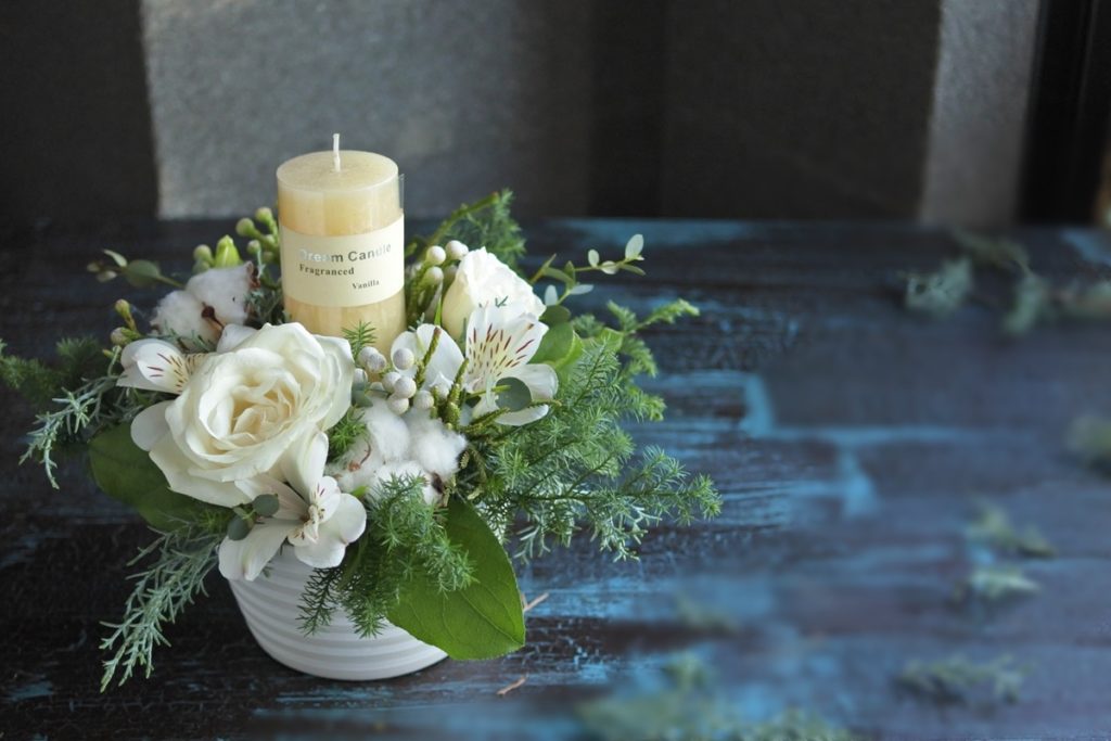 安らかに眠れる方法 1 Fのゆらぎで癒される キャンドルアレンジメント Glu Ck Floristik グリュック フローリスティーク