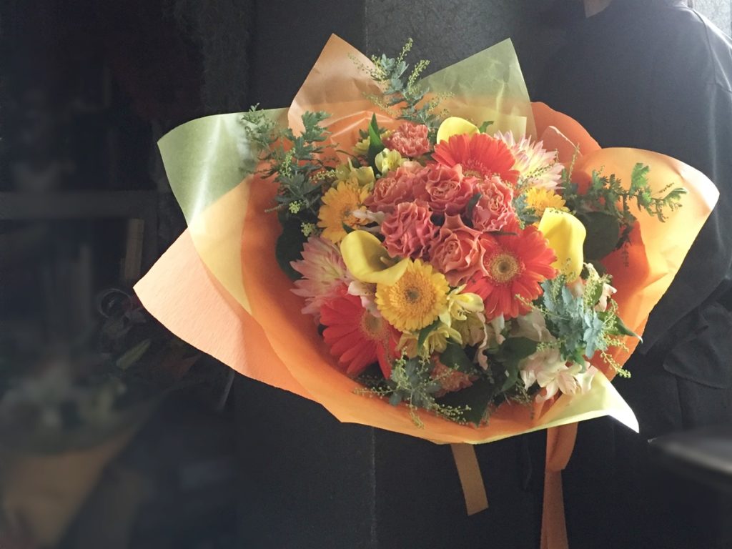 ビジネスフラワー 送別のお花は たくさんお世話になった方のイメージをお聞きします Glu Ck Floristik グリュック フローリスティーク