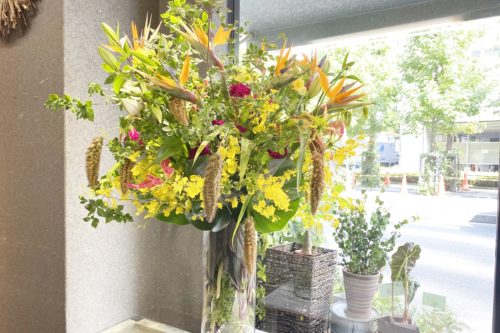 迫力のある会場装飾をしたい時は こんな色と花材で空間を広く使いボリュームを出します Glu Ck Floristik グリュック フローリスティーク