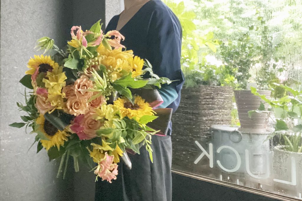 暑い夏に花束をもらったら どうしたらいいの もらった花束の飾り方と管理方法 Glu Ck Floristik グリュック フローリスティーク